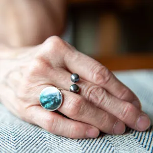 Balinese Round Black Shell Silver Ring