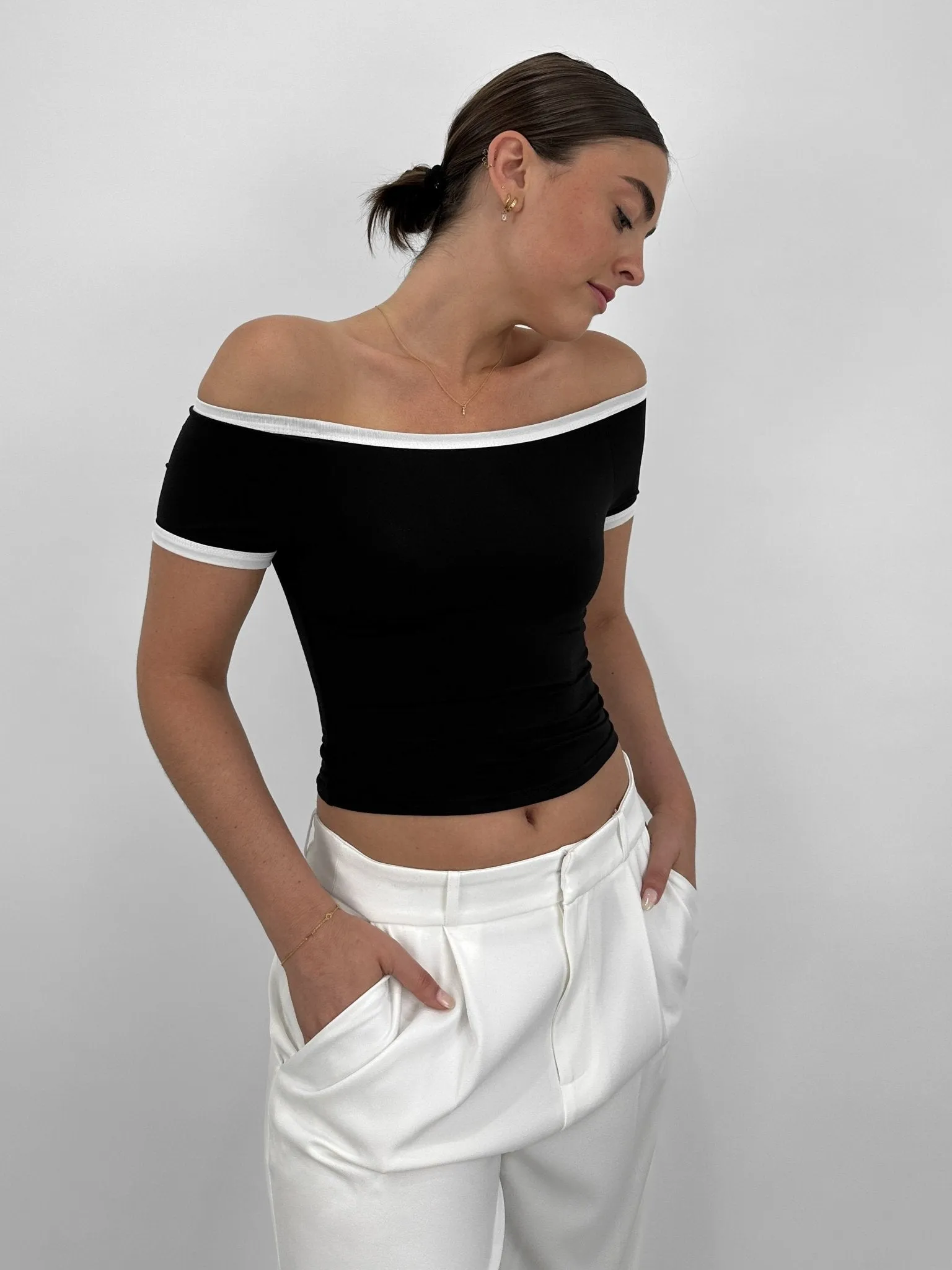 Off The Shoulder Contrast Trim Top