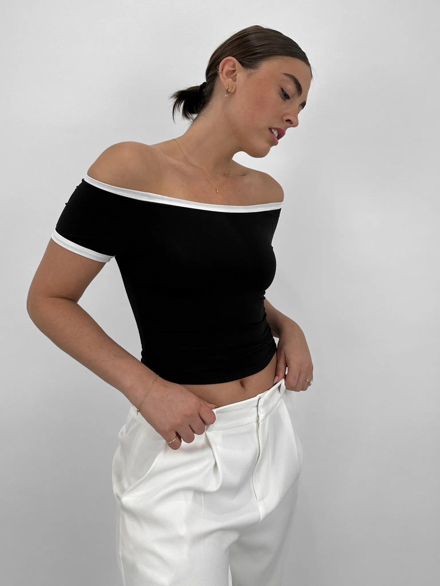 Off The Shoulder Contrast Trim Top