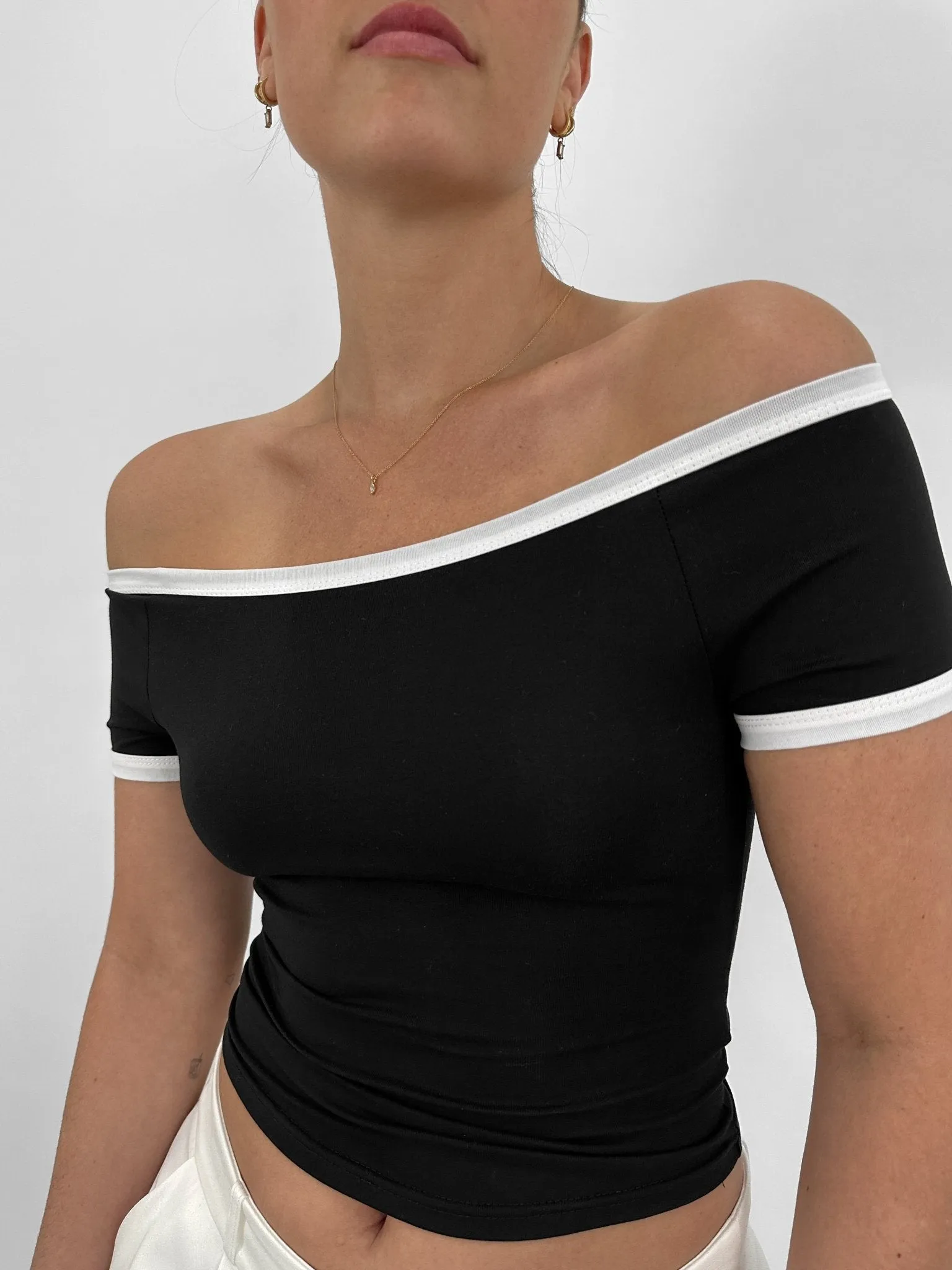 Off The Shoulder Contrast Trim Top