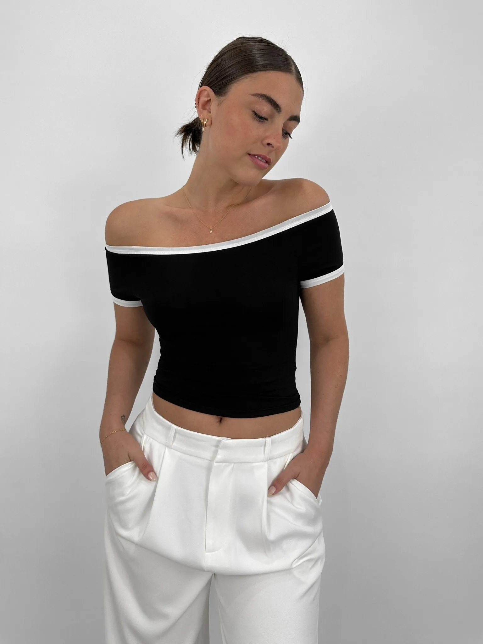 Off The Shoulder Contrast Trim Top