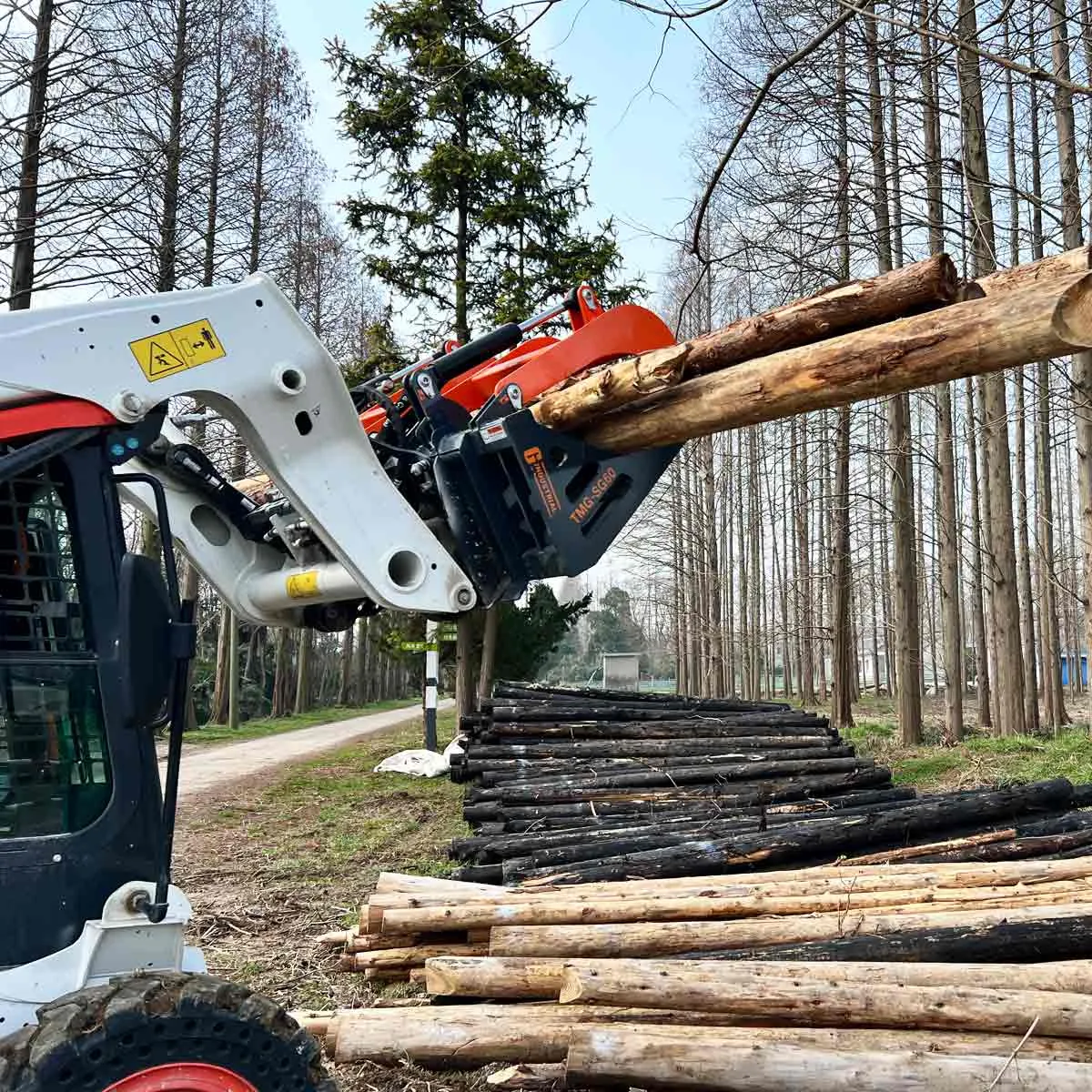 TMG Industrial 84” Skid Steer Skeleton Grapple Attachment, Universal Mount, 34” Arm Opening, 3” Tine Spacing, 2600 lb Weight Capacity, TMG-SG85